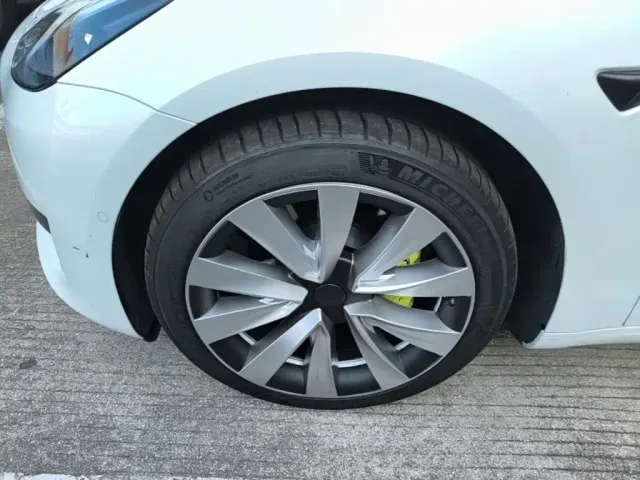 Tesla Model 3 — Фото автомобиля 22