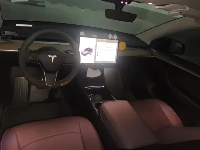 Tesla Model Y — Фото автомобиля 12