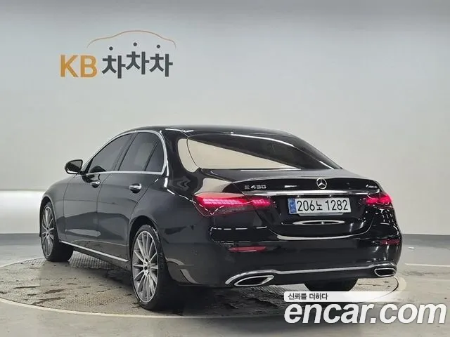 Mercedes-Benz E-Class — Фото автомобиля 3