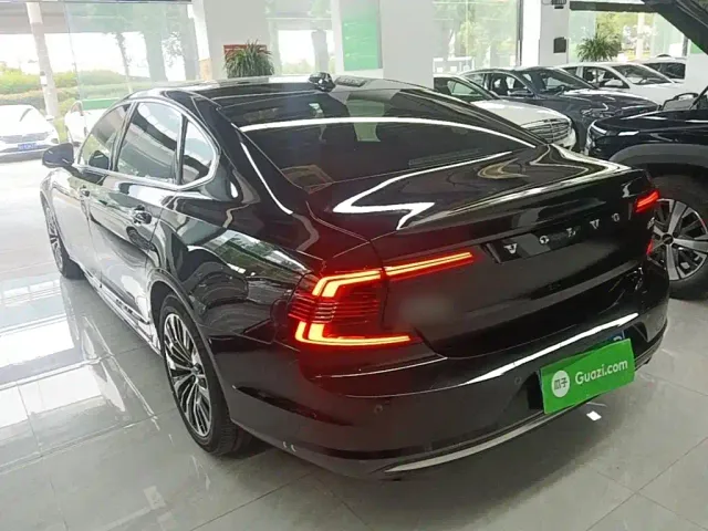 Volvo S90 — Фото автомобиля 4