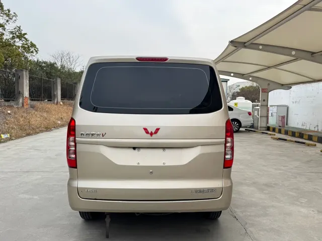 Wuling Hongguang V — Фото автомобиля 9