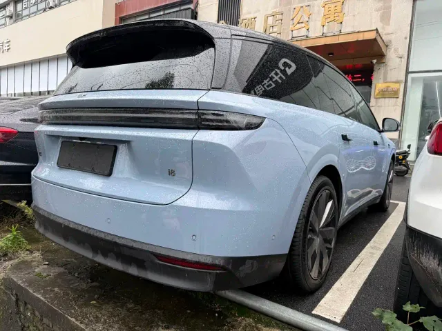 Li Auto i8 — Фото автомобиля 6