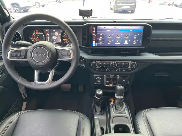 Jeep Wrangler — Фото автомобиля 12