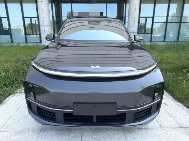 Li Auto L8 — Фото автомобиля 2