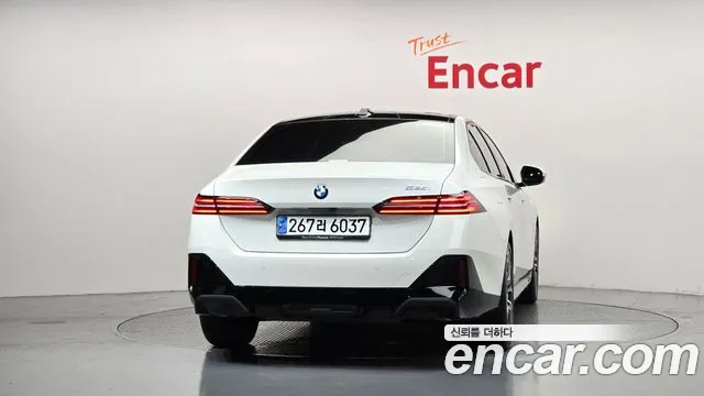 BMW 5-Series — Фото автомобиля 4