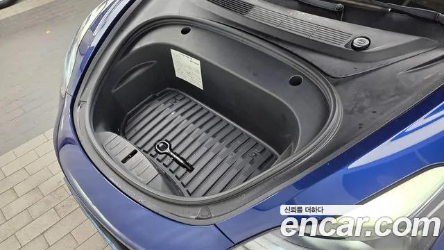 Tesla Model 3 — Фото автомобиля 9