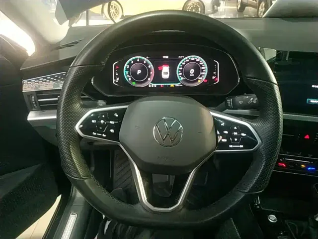 Volkswagen Passat — Фото автомобиля 10