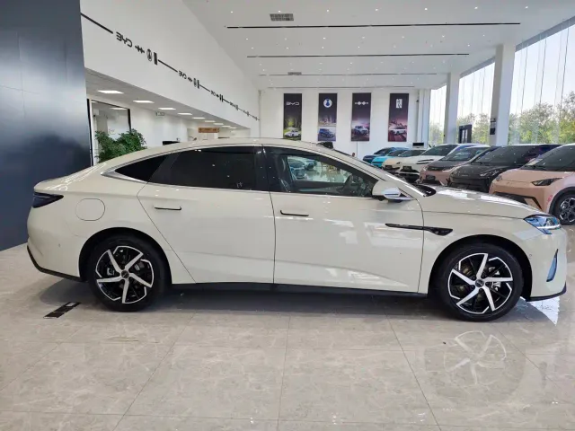 BYD Seal 07 DM-i — Фото автомобиля 4