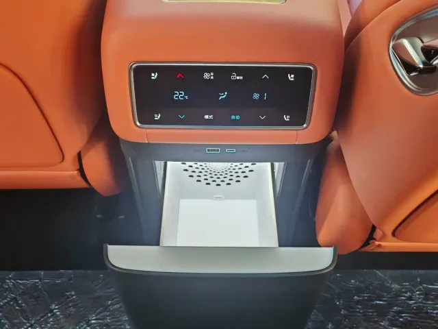 BYD Tang L — Фото автомобиля 17