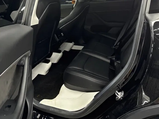 Tesla Model Y — Фото автомобиля 10