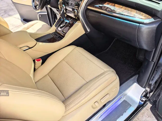 Toyota Alphard — Фото автомобиля 25