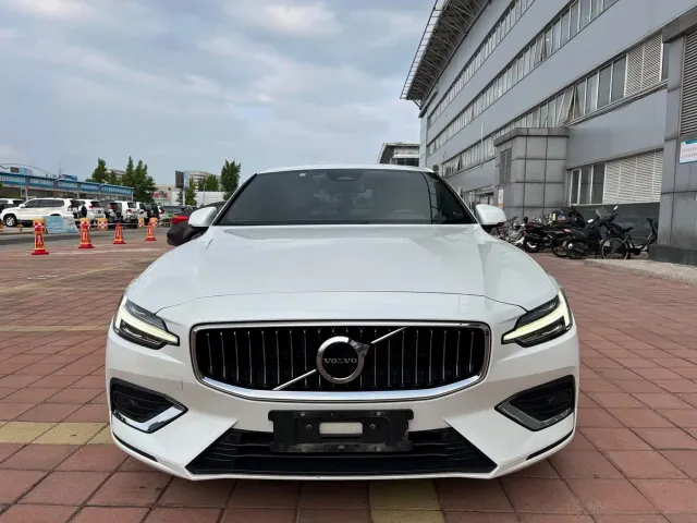 Volvo S60 — Фото автомобиля 2