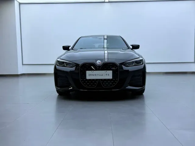 BMW i4 — Фото автомобиля 3