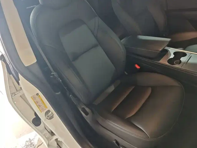 Tesla Model Y — Фото автомобиля 24
