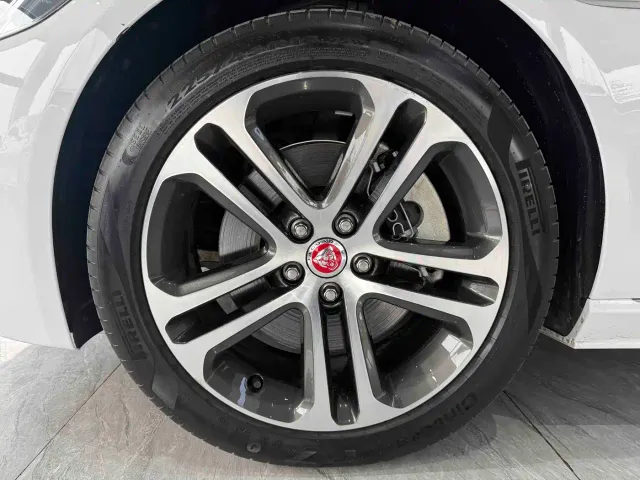 Jaguar XEL — Фото автомобиля 16