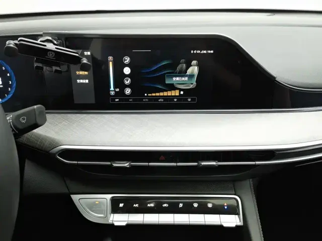 Changan Eado — Фото автомобиля 12