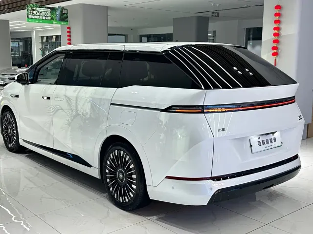 Xpeng X9 — Фото автомобиля 9