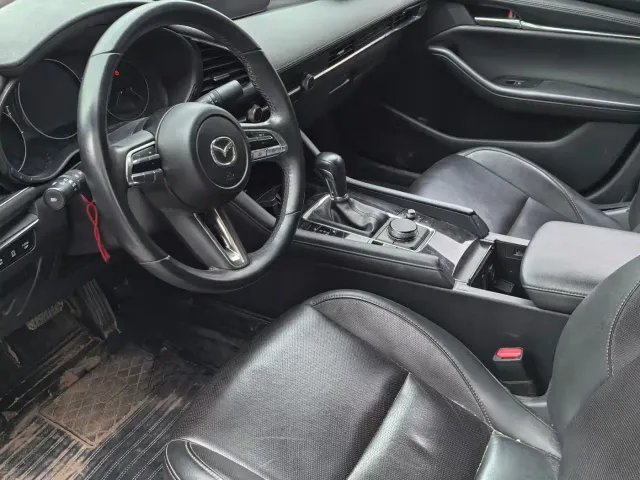 Mazda Axela — Фото автомобиля 8