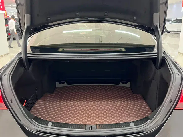 Mercedes-Benz E-Class — Фото автомобиля 16