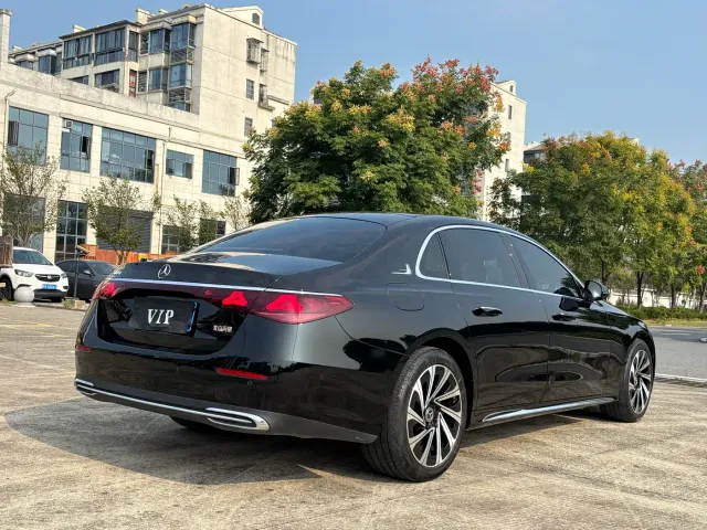 Mercedes-Benz E-Class — Фото автомобиля 7