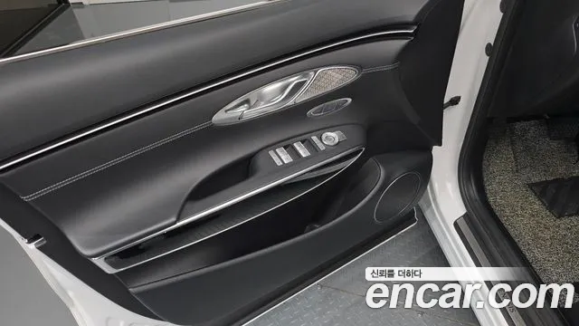 Genesis GV70 — Фото автомобиля 14