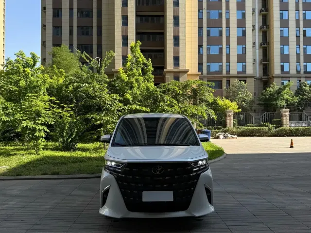 Toyota Alphard — Фото автомобиля 3