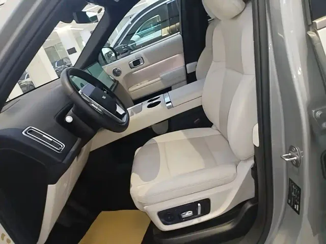 Li Auto L9 — Фото автомобиля 14