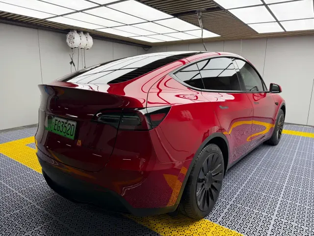 Tesla Model Y — Фото автомобиля 6