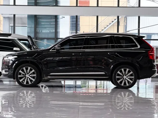 Volvo XC90 — Фото автомобиля 5