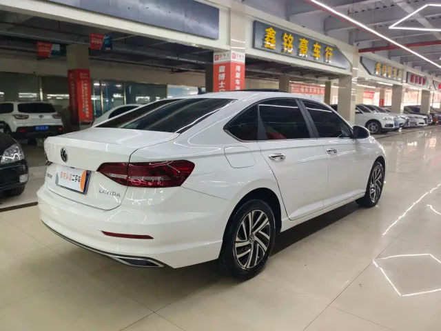 Volkswagen Lavida — Фото автомобиля 6