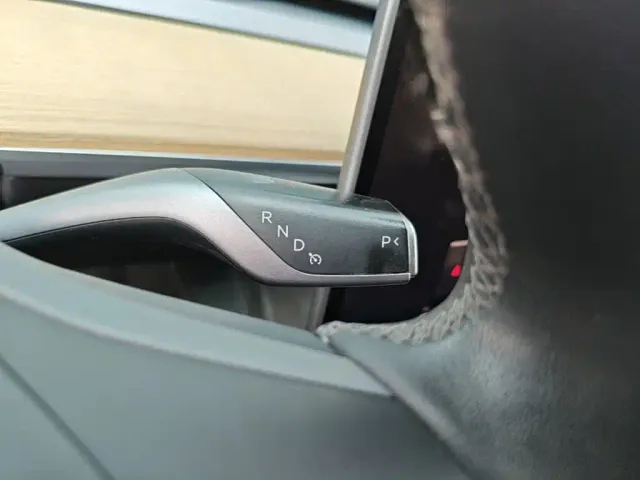Tesla Model Y — Фото автомобиля 13