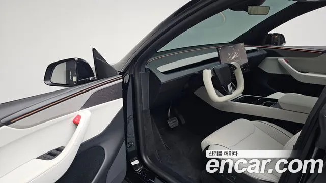 Tesla Model Y — Фото автомобиля 15