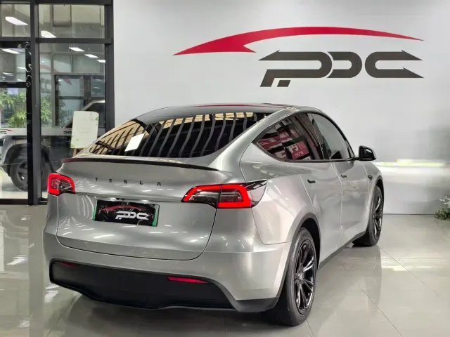 Tesla Model Y — Фото автомобиля 16