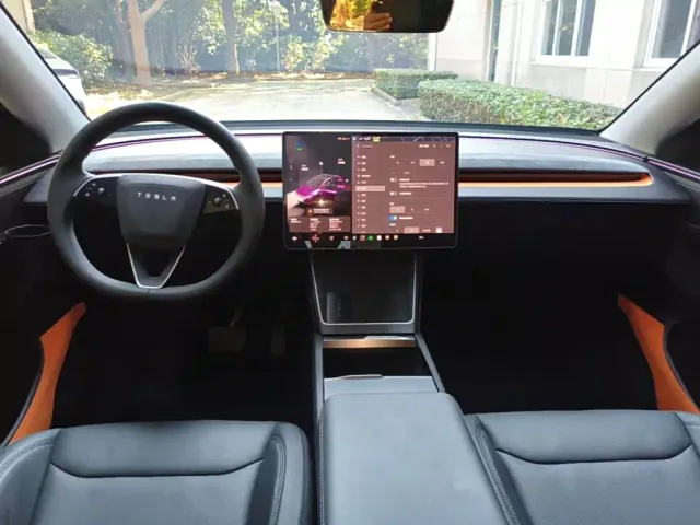 Tesla Model Y — Фото автомобиля 9