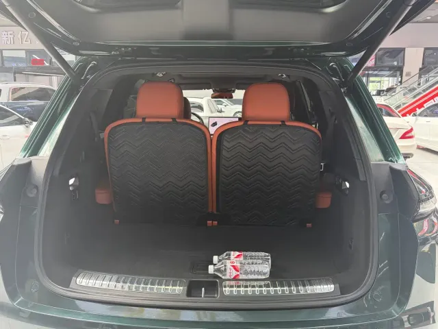 Li Auto L8 — Фото автомобиля 7