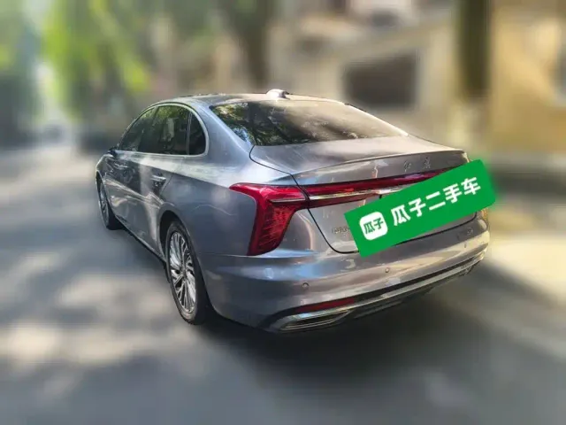 Hongqi H5 — Фото автомобиля 24