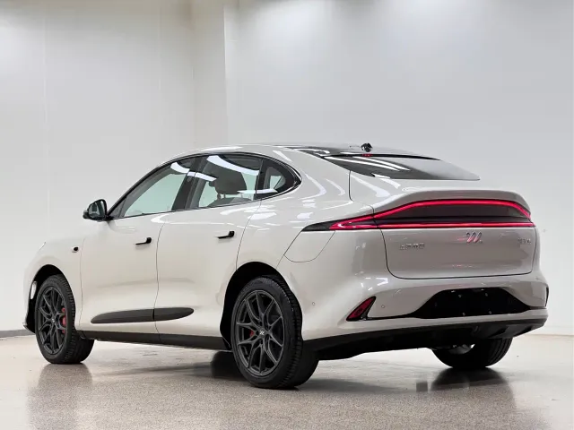 IM Motors LS6 — Фото автомобиля 5