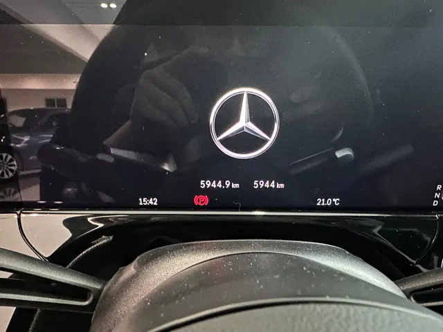 Mercedes-Benz E-Class — Фото автомобиля 18