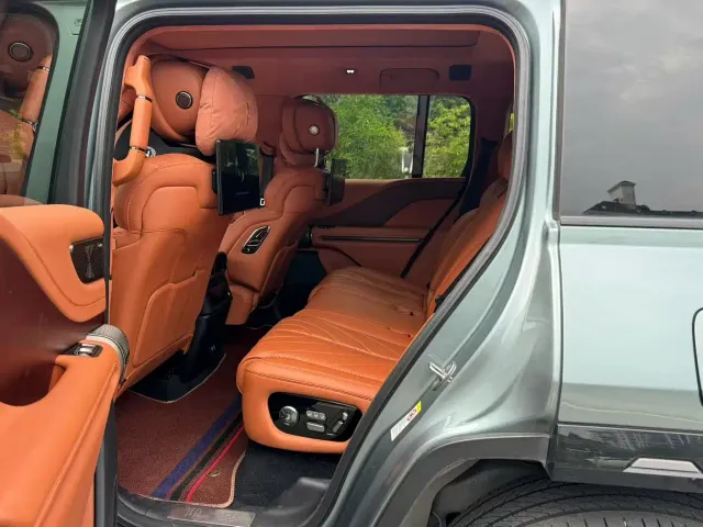 BYD U8 — Фото автомобиля 7
