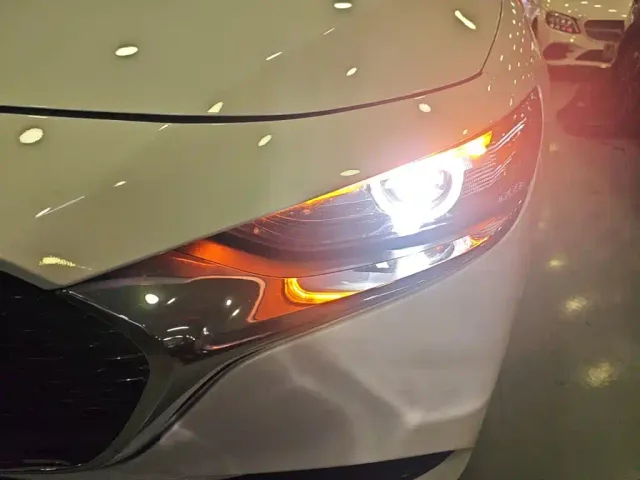 Mazda Axela — Фото автомобиля 23
