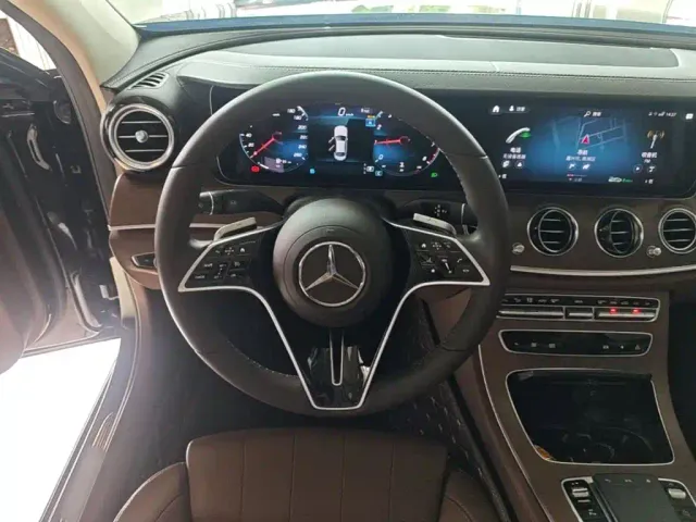 Mercedes-Benz E-Class — Фото автомобиля 10