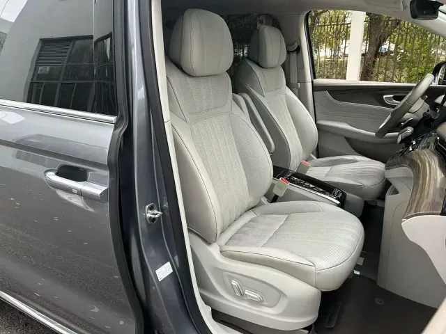 Roewe iMAX8 — Фото автомобиля 8