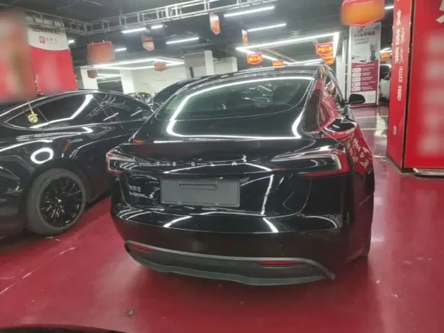 Tesla Model 3 — Фото автомобиля 5