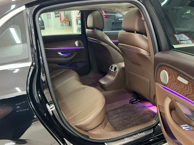 Mercedes-Benz E-Class — Фото автомобиля 10