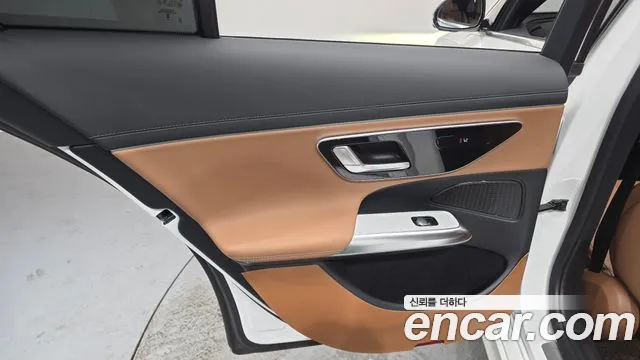 Mercedes-Benz E-Class — Фото автомобиля 24