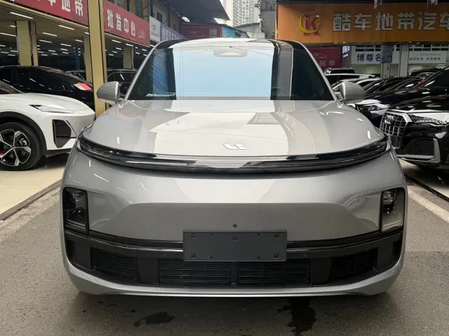 Li Auto L8 — Фото автомобиля 2