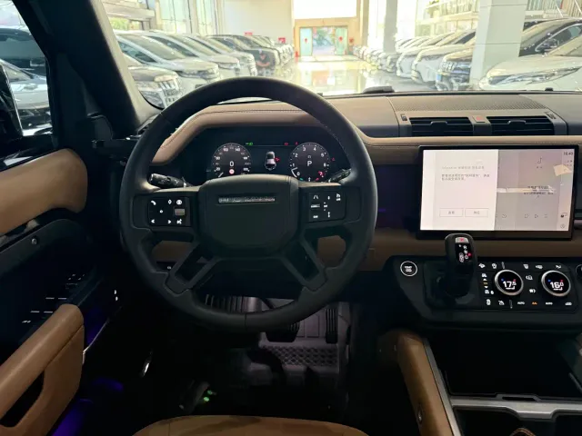 Land Rover Defender — Фото автомобиля 14
