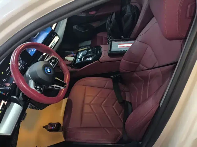 BMW i5 — Фото автомобиля 14