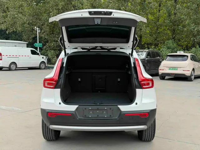 Volvo XC40 — Фото автомобиля 8