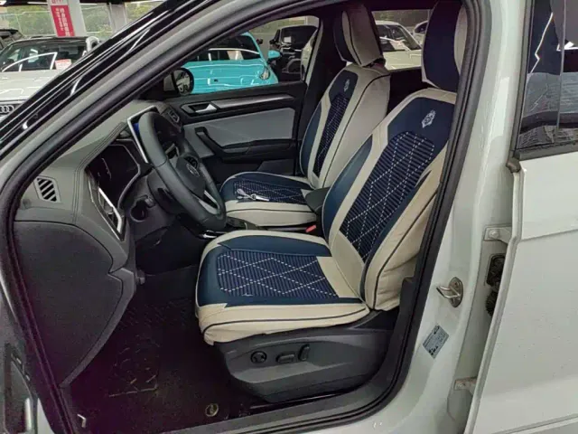 Volkswagen T-Roc — Фото автомобиля 14